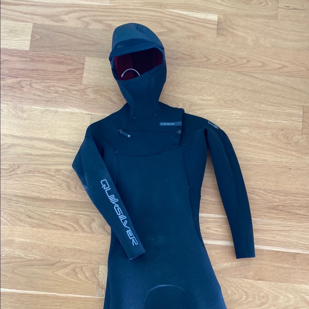 Quiksilver Black Wetsuit with Hood